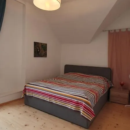 Apartment Victorias 4 *